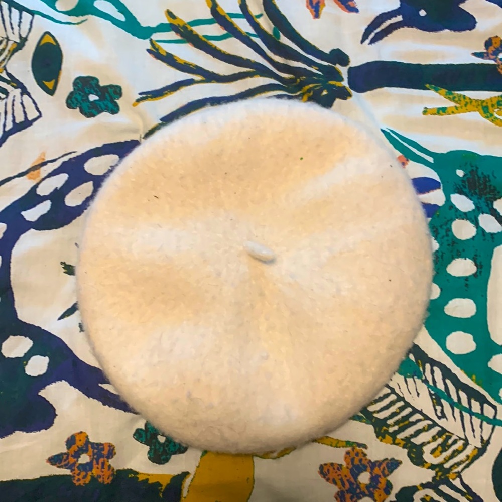Cream color beret (One size fits most)